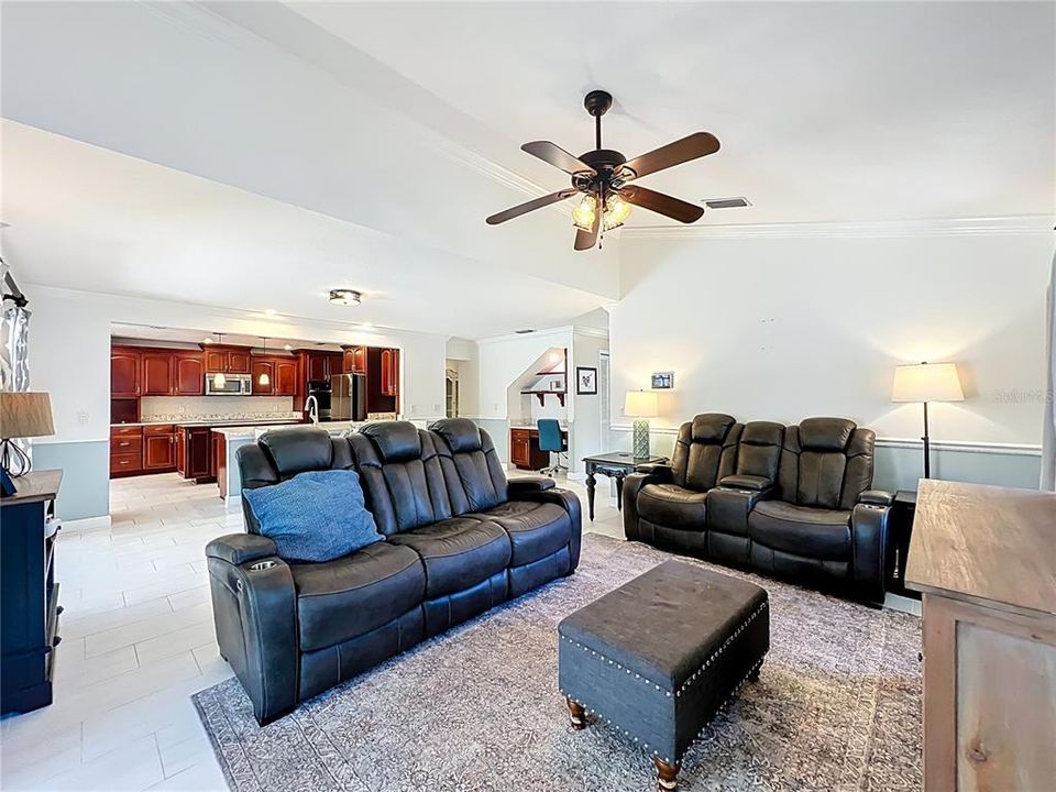 Active With Contract: $599,900 (4 beds, 2 baths, 2889 Square Feet)