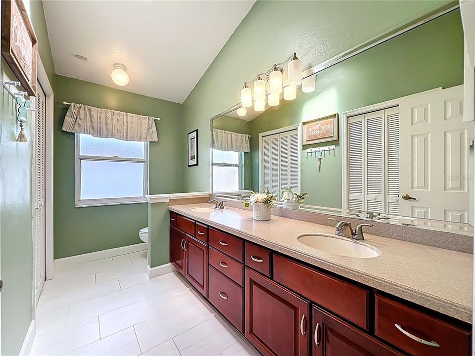 Active With Contract: $599,900 (4 beds, 2 baths, 2889 Square Feet)