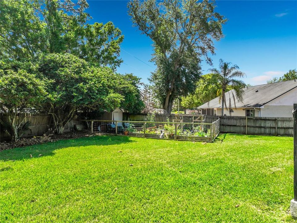 Active With Contract: $599,900 (4 beds, 2 baths, 2889 Square Feet)