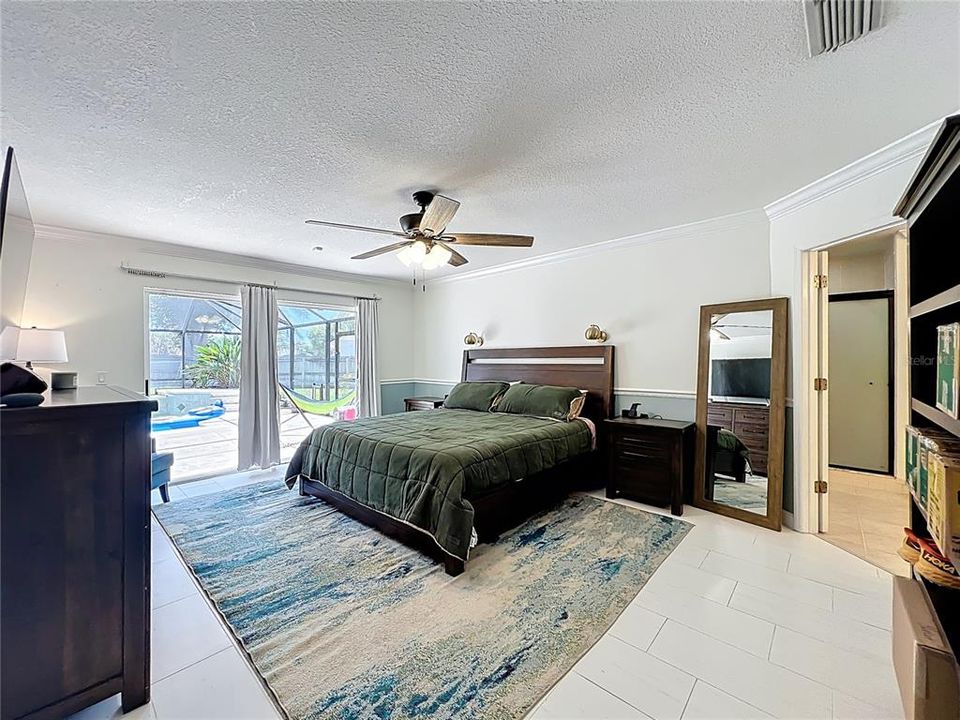 Active With Contract: $599,900 (4 beds, 2 baths, 2889 Square Feet)