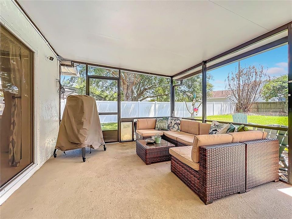 Active With Contract: $599,900 (4 beds, 2 baths, 2889 Square Feet)