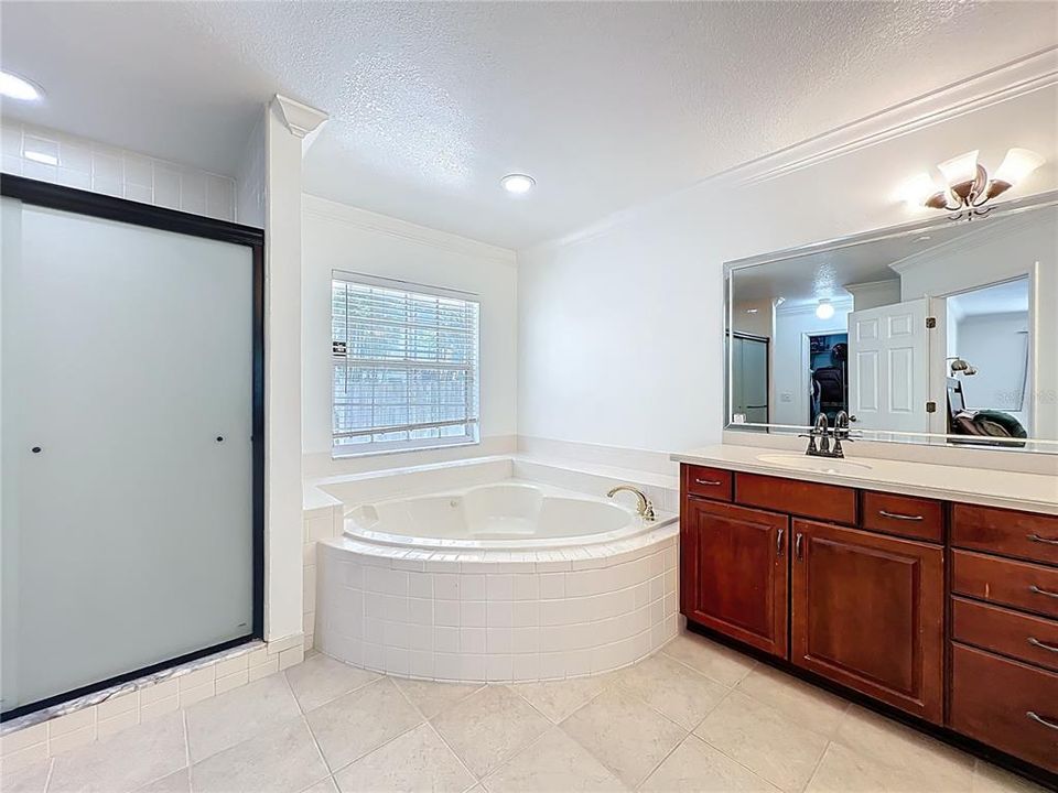 Active With Contract: $599,900 (4 beds, 2 baths, 2889 Square Feet)