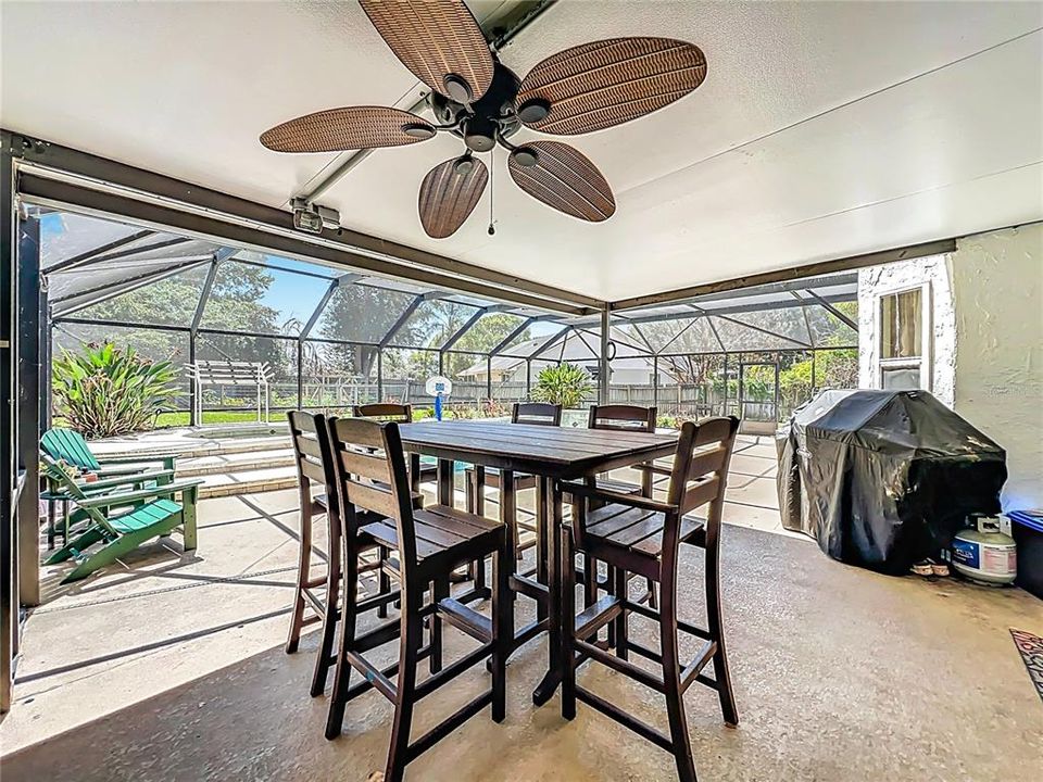 Active With Contract: $599,900 (4 beds, 2 baths, 2889 Square Feet)