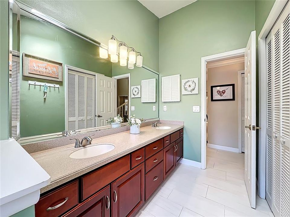 Active With Contract: $599,900 (4 beds, 2 baths, 2889 Square Feet)