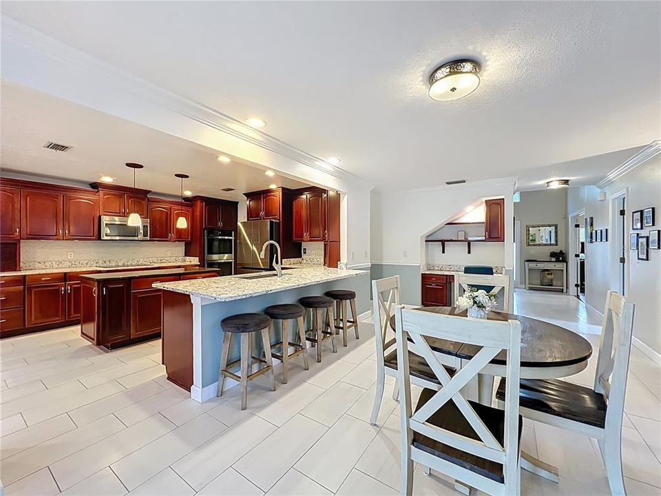 Active With Contract: $599,900 (4 beds, 2 baths, 2889 Square Feet)