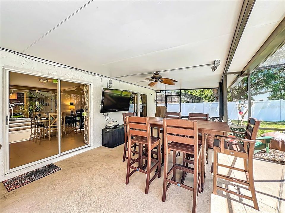 Active With Contract: $599,900 (4 beds, 2 baths, 2889 Square Feet)