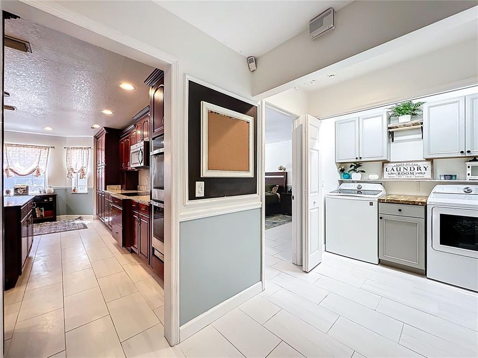 Active With Contract: $599,900 (4 beds, 2 baths, 2889 Square Feet)