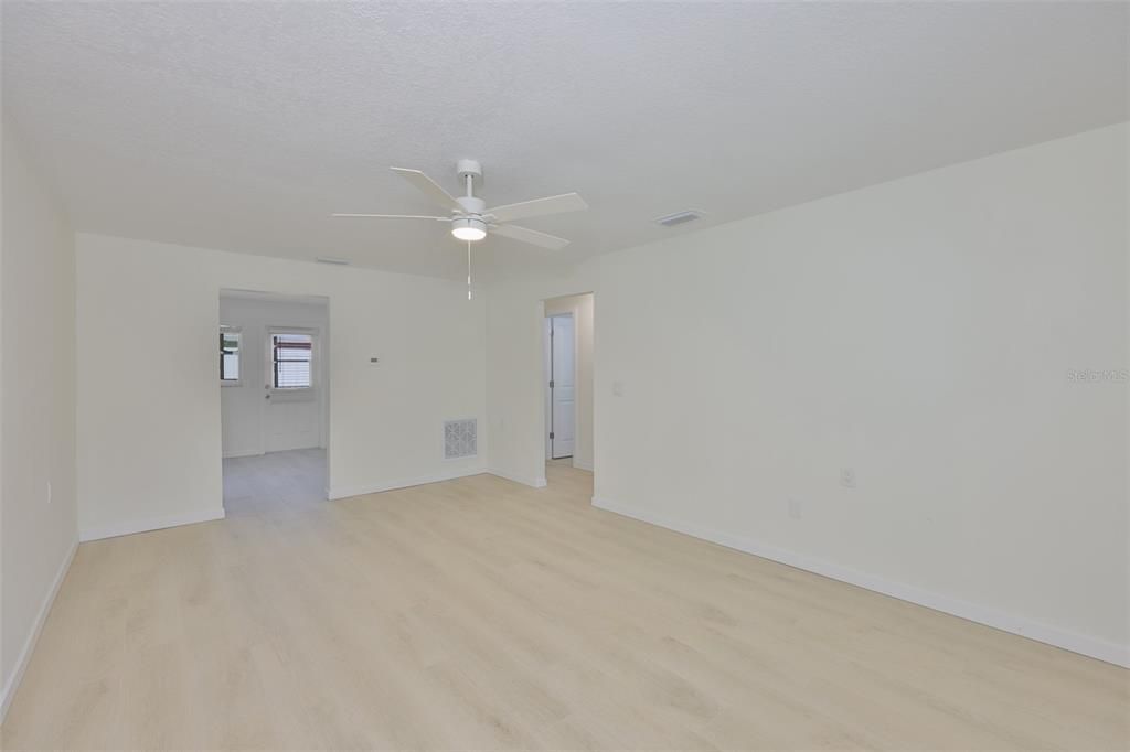 Activo con contrato: $1,097,500 (6 camas, 0 baños, 2400 Pies cuadrados)