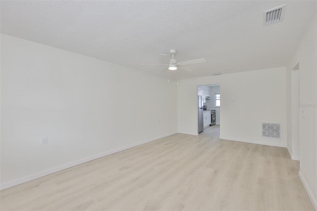 Activo con contrato: $1,097,500 (6 camas, 0 baños, 2400 Pies cuadrados)