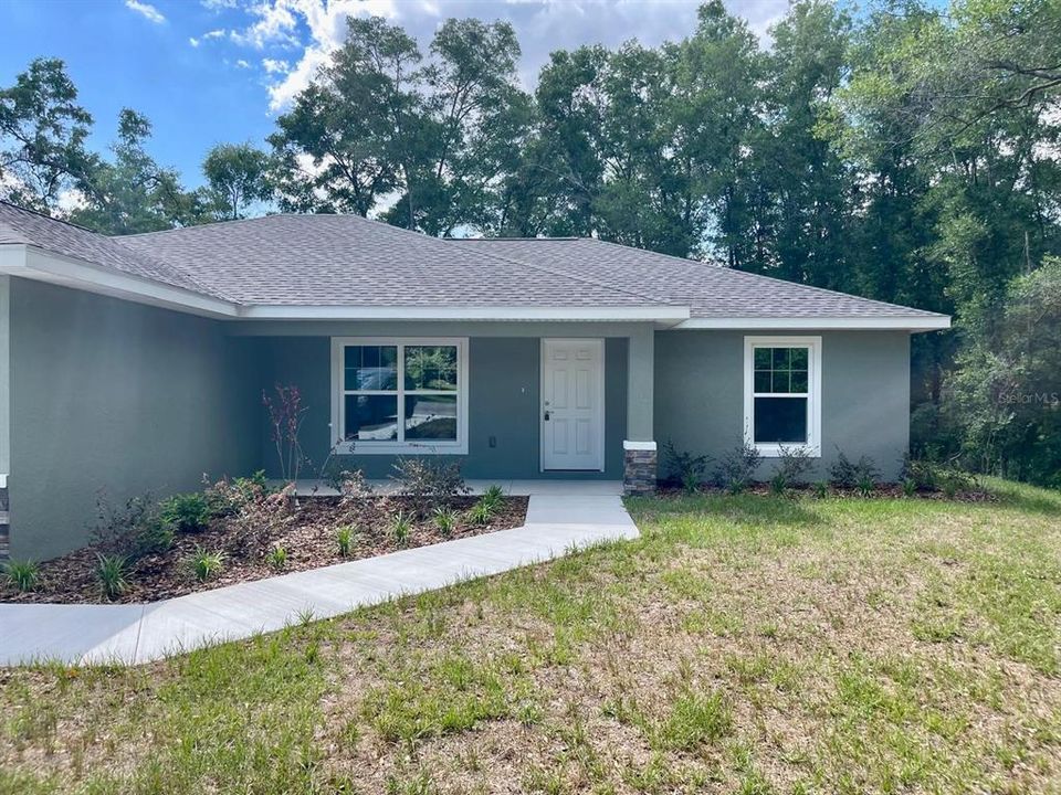 For Rent: $2,100 (3 beds, 2 baths, 1557 Square Feet)