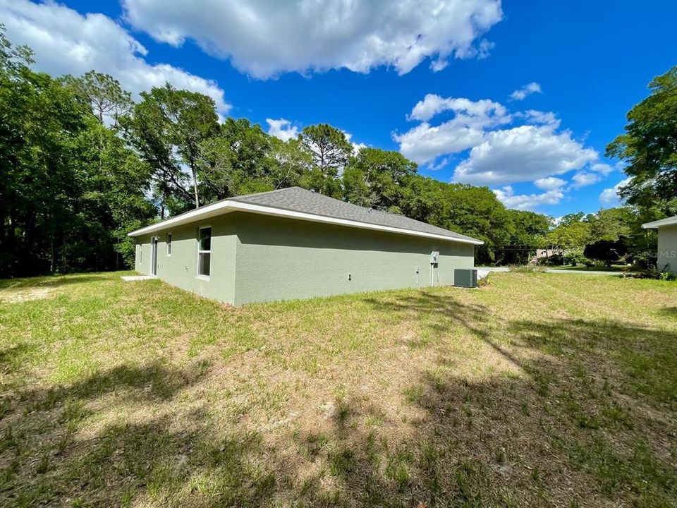 For Rent: $2,100 (3 beds, 2 baths, 1557 Square Feet)