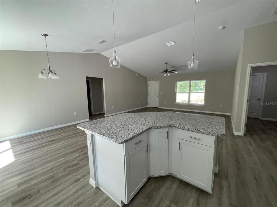 For Rent: $2,100 (3 beds, 2 baths, 1557 Square Feet)