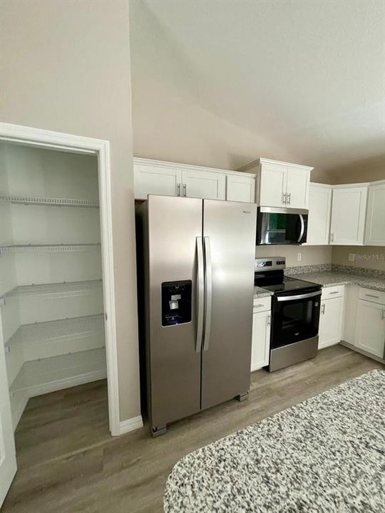 For Rent: $2,100 (3 beds, 2 baths, 1557 Square Feet)