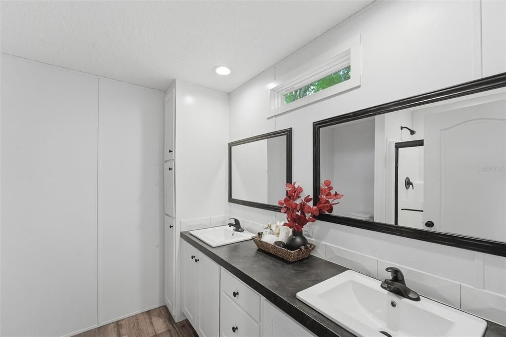 На продажу: $249,900 (3 спален, 2 ванн, 1398 Квадратных фут)