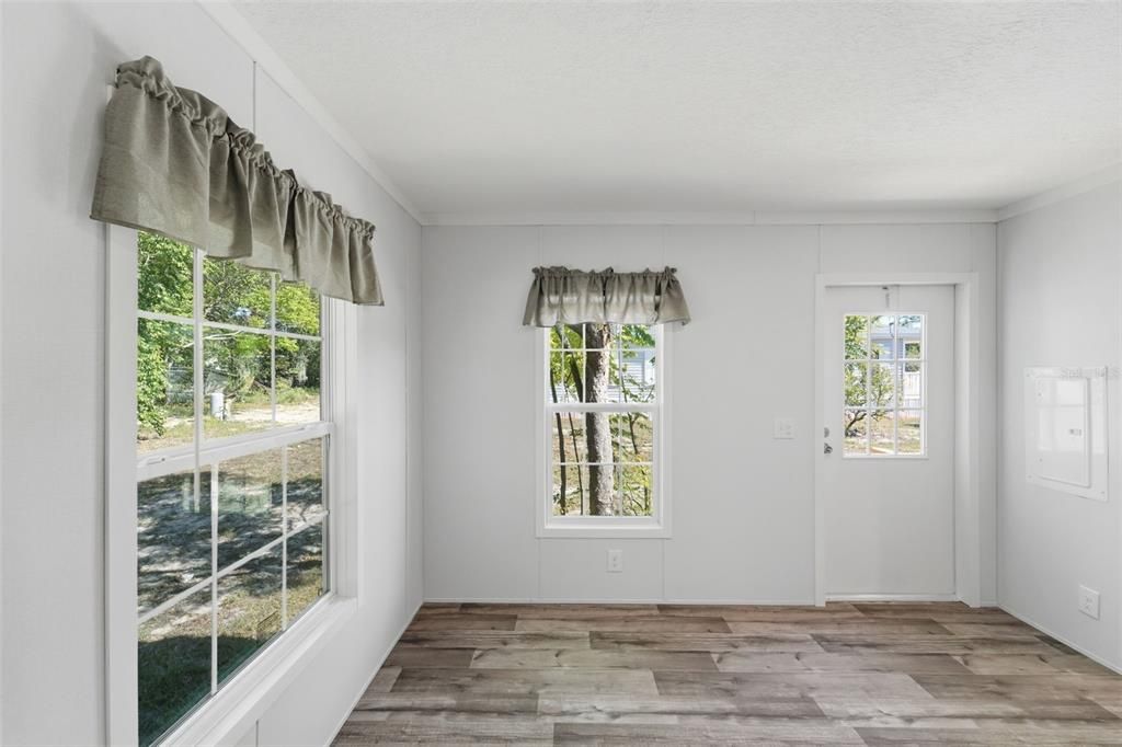 На продажу: $249,900 (3 спален, 2 ванн, 1398 Квадратных фут)