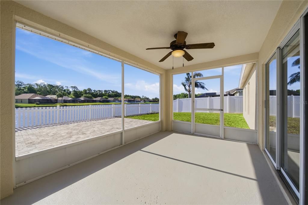 Activo con contrato: $399,999 (4 camas, 2 baños, 1956 Pies cuadrados)
