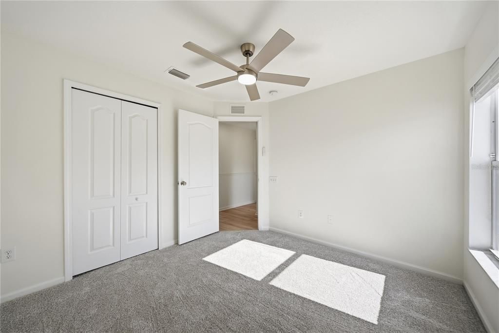 Activo con contrato: $399,999 (4 camas, 2 baños, 1956 Pies cuadrados)