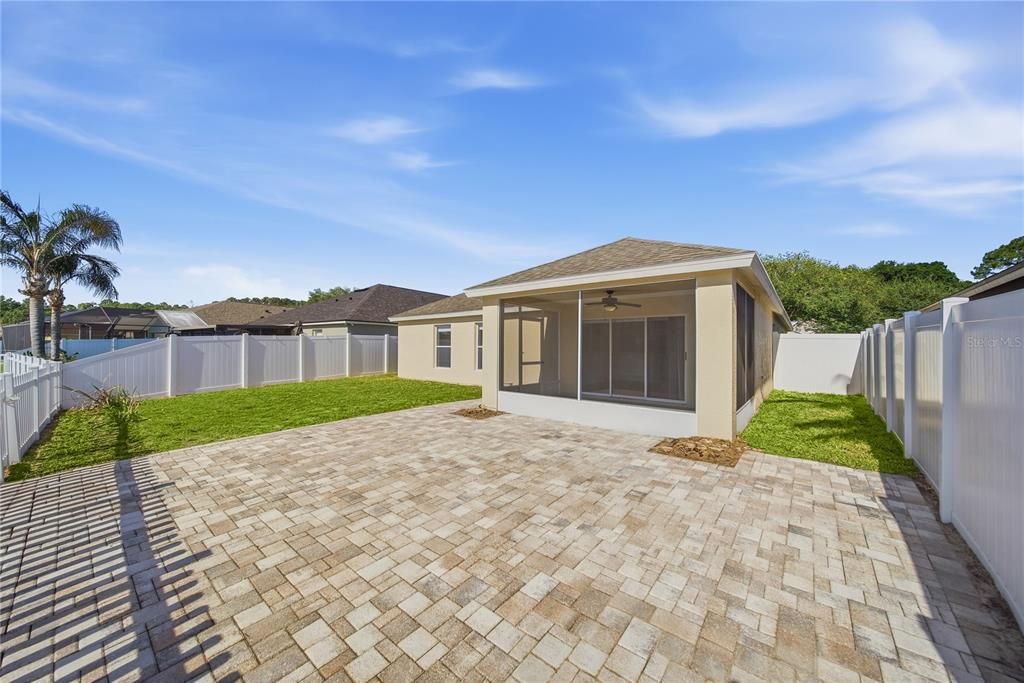 Activo con contrato: $399,999 (4 camas, 2 baños, 1956 Pies cuadrados)