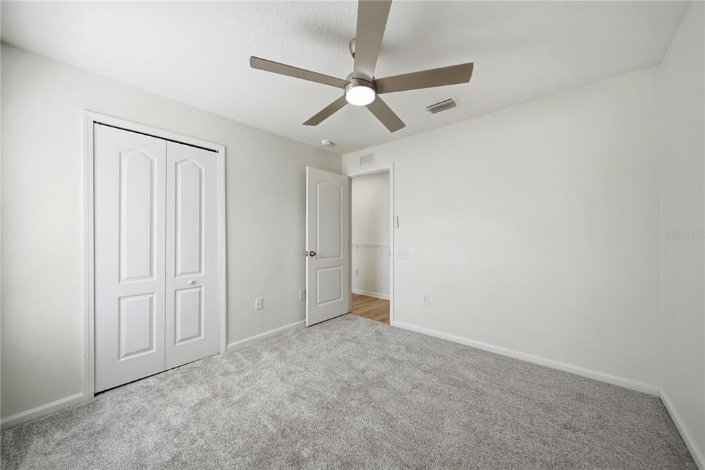 Activo con contrato: $399,999 (4 camas, 2 baños, 1956 Pies cuadrados)