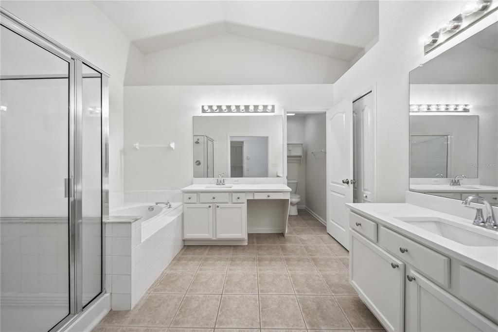 Activo con contrato: $399,999 (4 camas, 2 baños, 1956 Pies cuadrados)