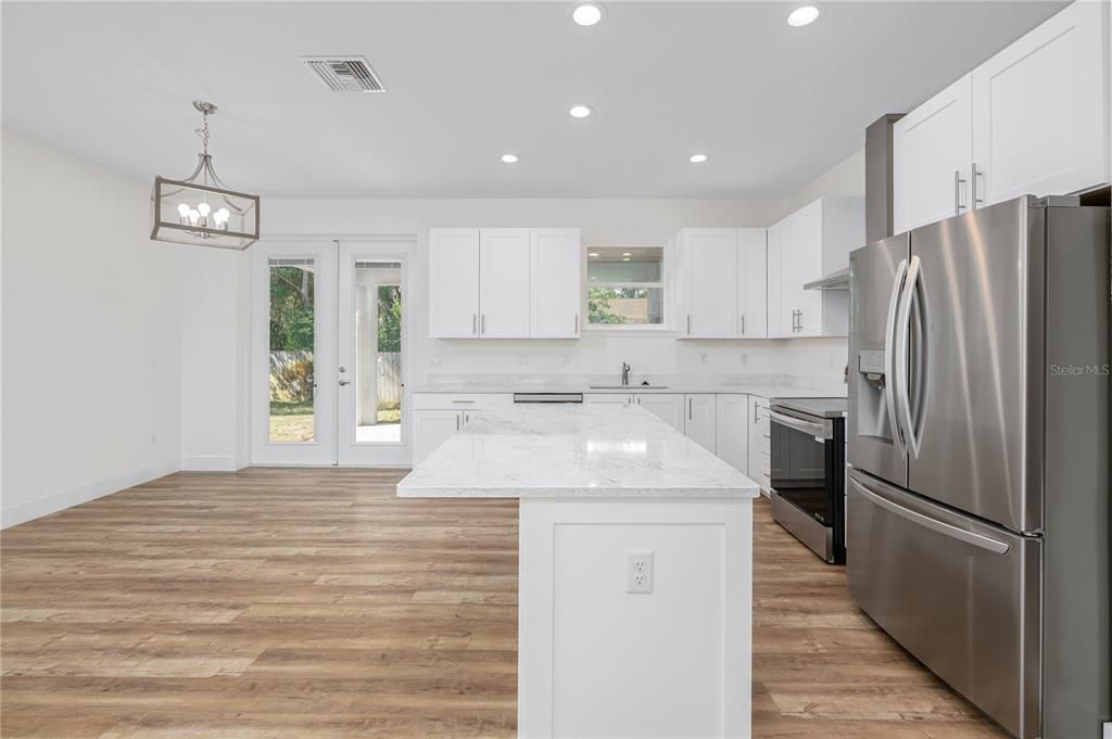 For Sale: $375,000 (3 beds, 2 baths, 1546 Square Feet)