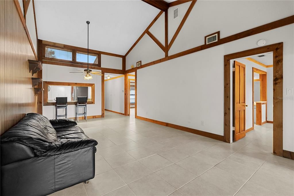For Sale: $299,900 (2 beds, 2 baths, 1296 Square Feet)