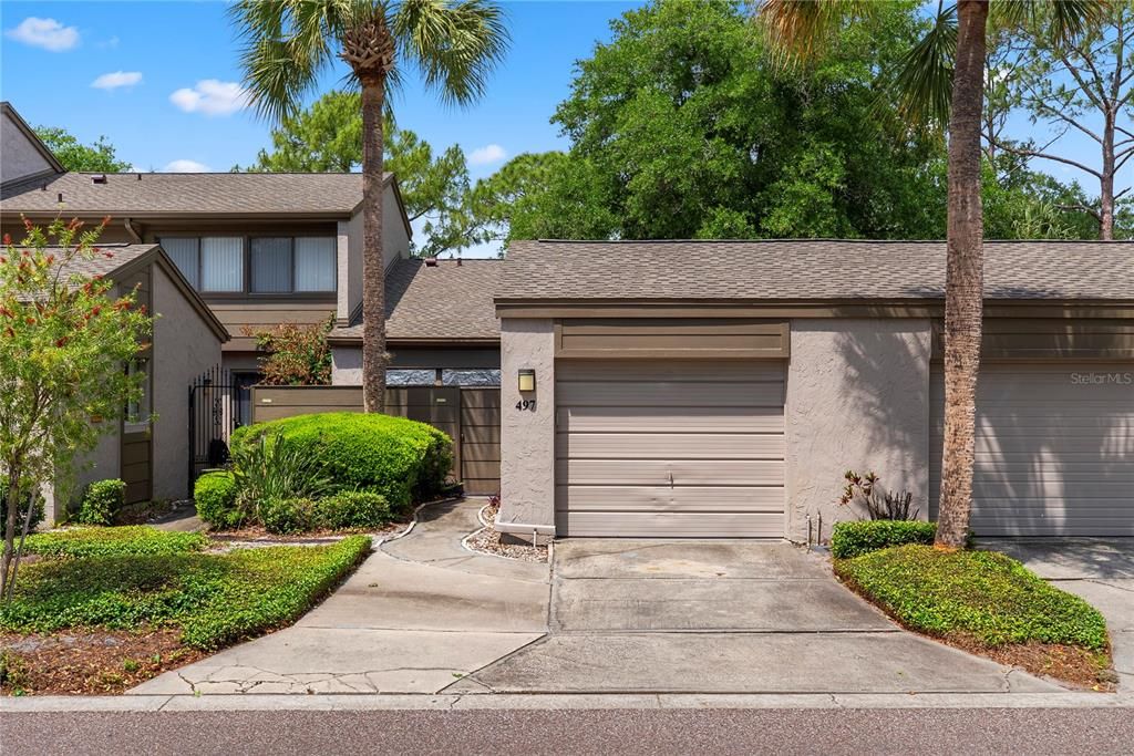 For Sale: $299,900 (2 beds, 2 baths, 1296 Square Feet)