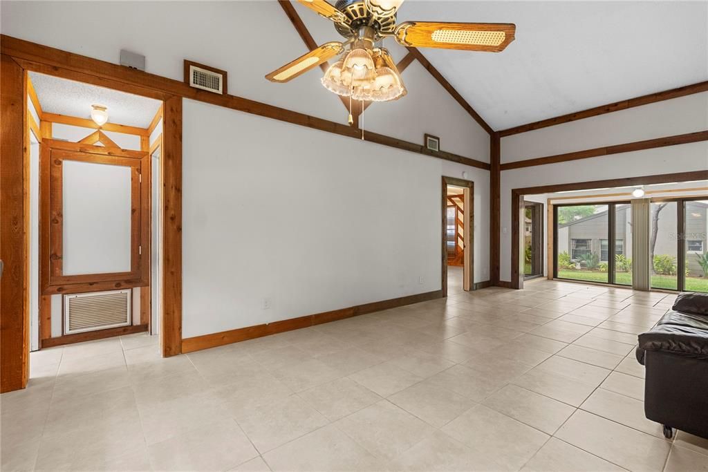 For Sale: $299,900 (2 beds, 2 baths, 1296 Square Feet)