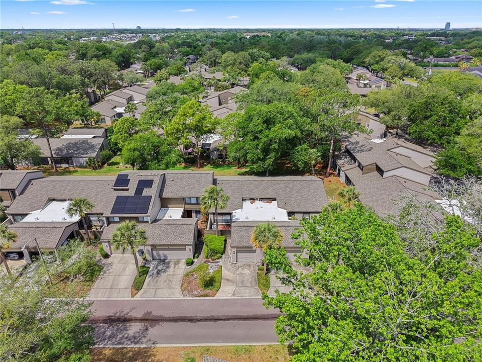 For Sale: $299,900 (2 beds, 2 baths, 1296 Square Feet)