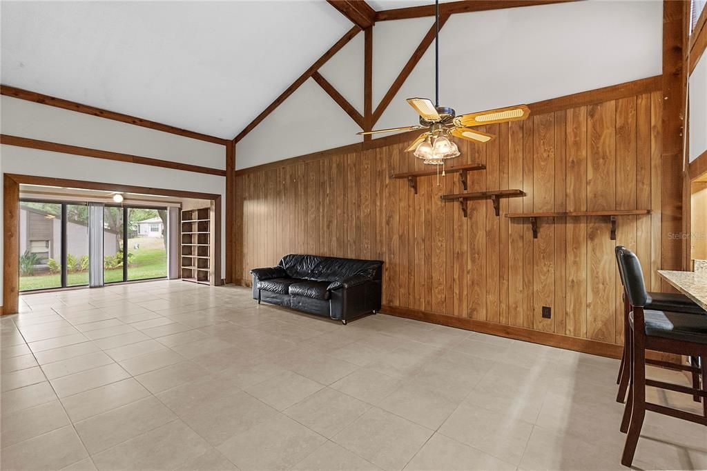 For Sale: $299,900 (2 beds, 2 baths, 1296 Square Feet)