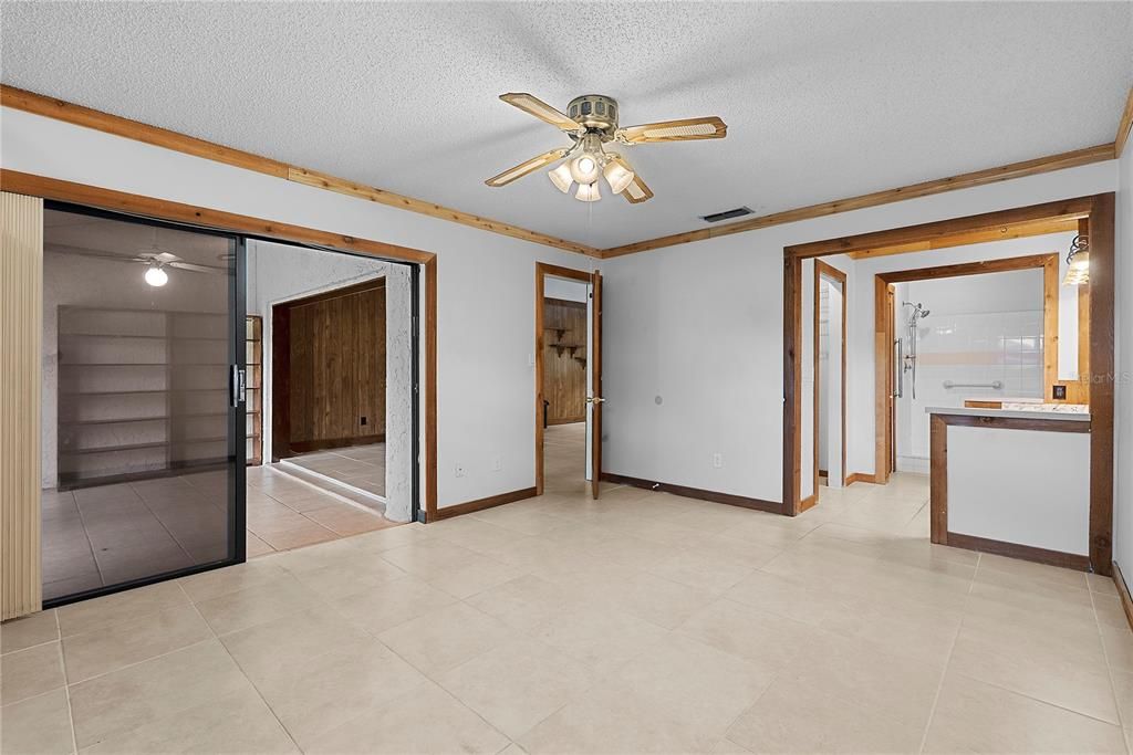 For Sale: $299,900 (2 beds, 2 baths, 1296 Square Feet)