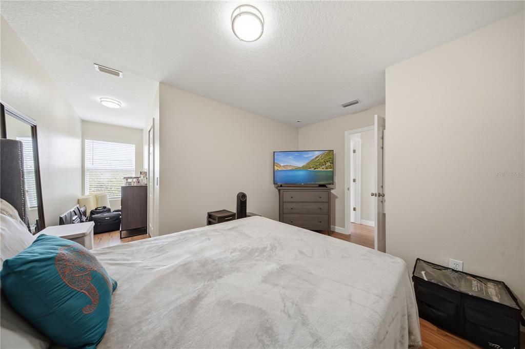 For Sale: $235,000 (3 beds, 2 baths, 1596 Square Feet)