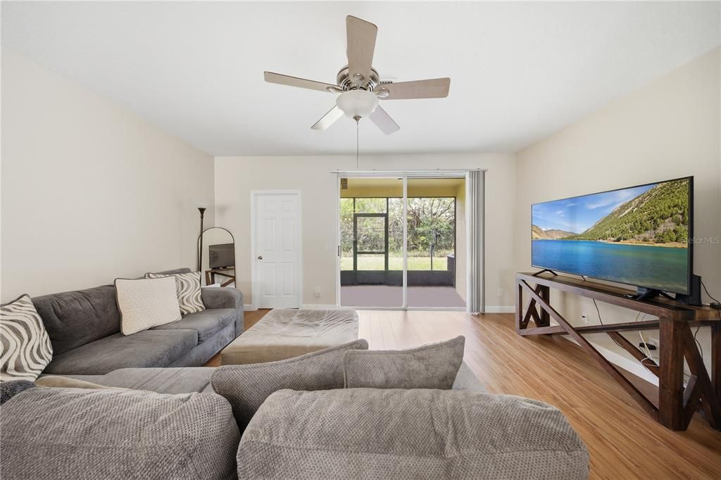 For Sale: $235,000 (3 beds, 2 baths, 1596 Square Feet)