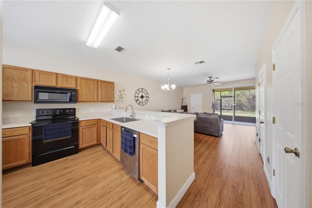 For Sale: $235,000 (3 beds, 2 baths, 1596 Square Feet)