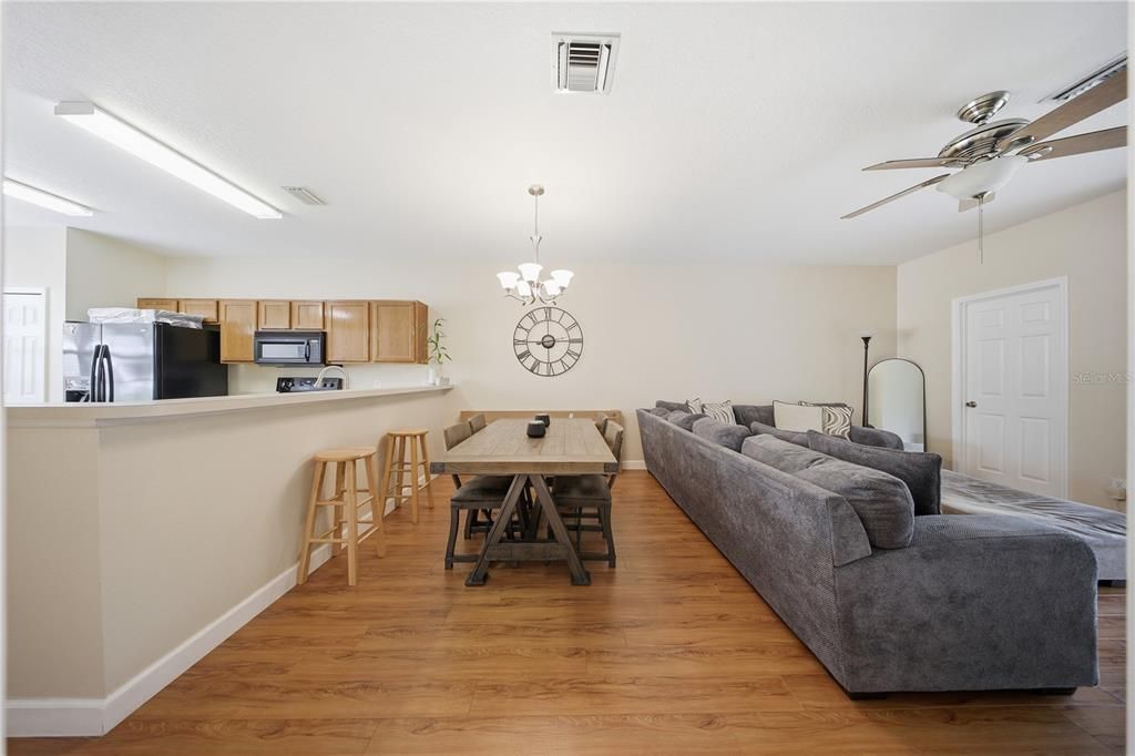 For Sale: $235,000 (3 beds, 2 baths, 1596 Square Feet)