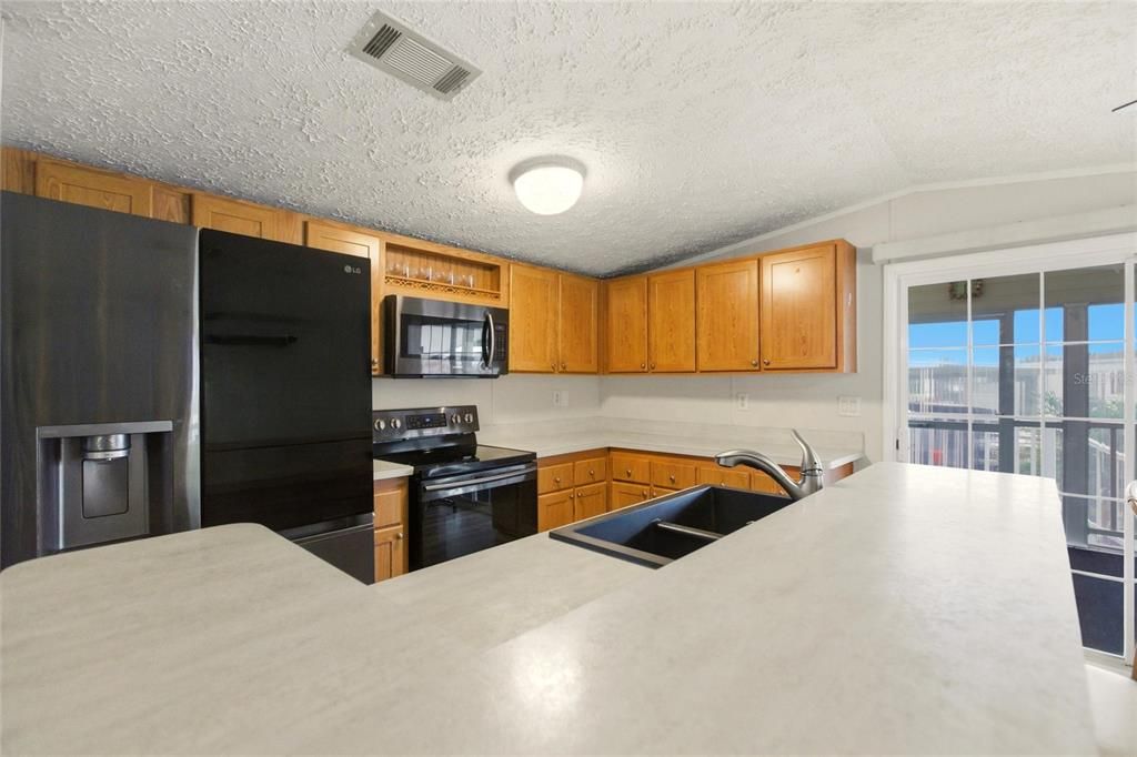 For Rent: $1,700 (2 beds, 2 baths, 960 Square Feet)