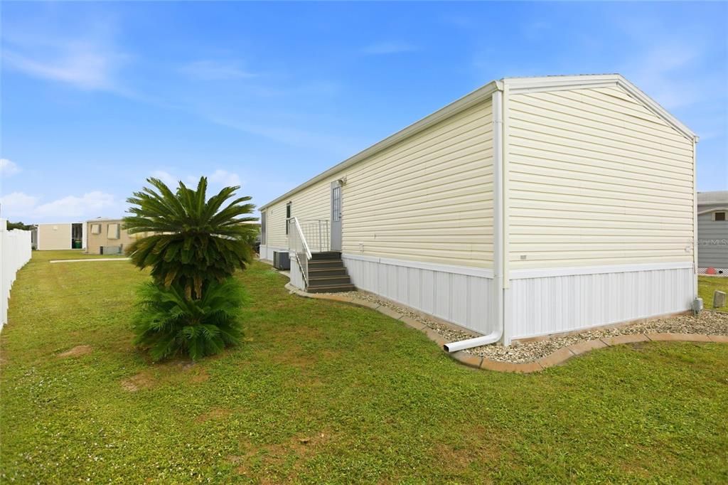 For Rent: $1,700 (2 beds, 2 baths, 960 Square Feet)