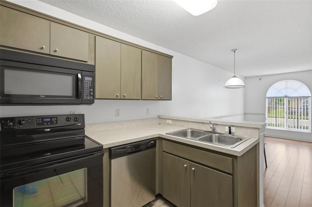 На продажу: $139,000 (2 спален, 2 ванн, 784 Квадратных фут)