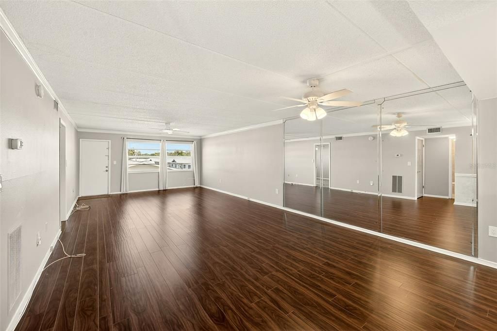 For Sale: $187,000 (2 beds, 2 baths, 1190 Square Feet)