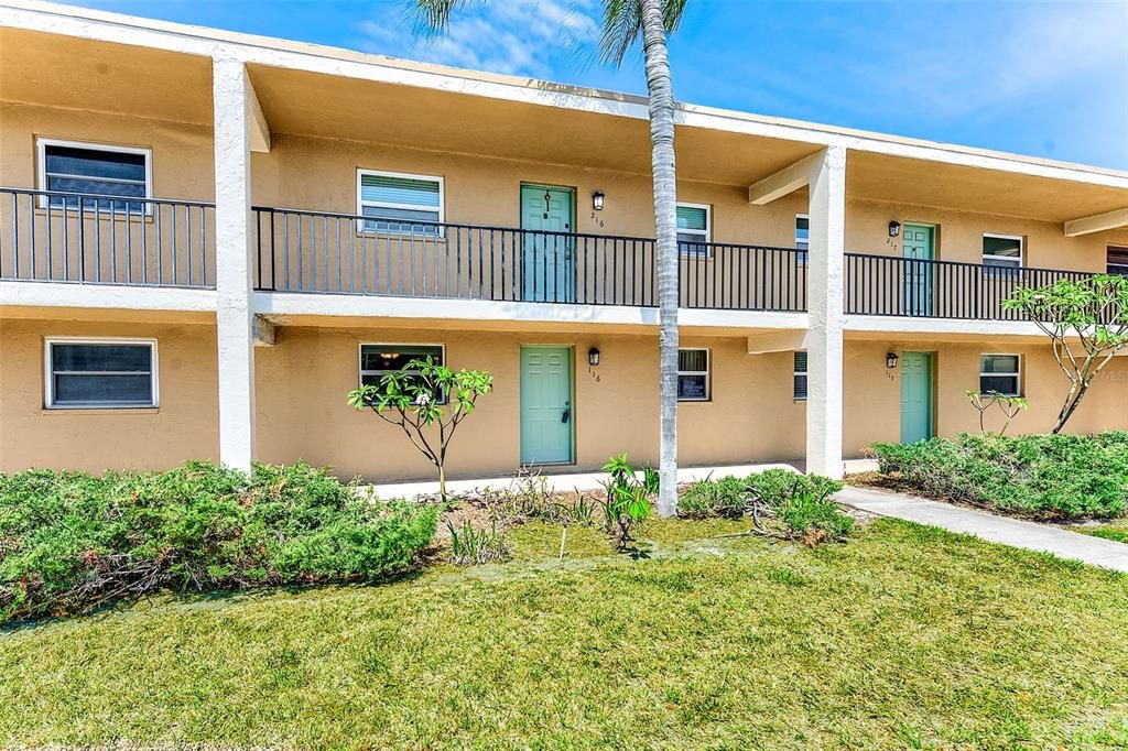 For Sale: $187,000 (2 beds, 2 baths, 1190 Square Feet)
