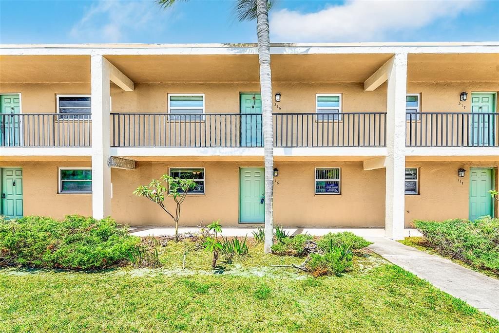 For Sale: $187,000 (2 beds, 2 baths, 1190 Square Feet)