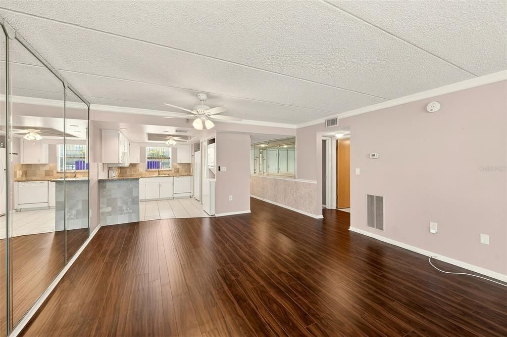 For Sale: $187,000 (2 beds, 2 baths, 1190 Square Feet)