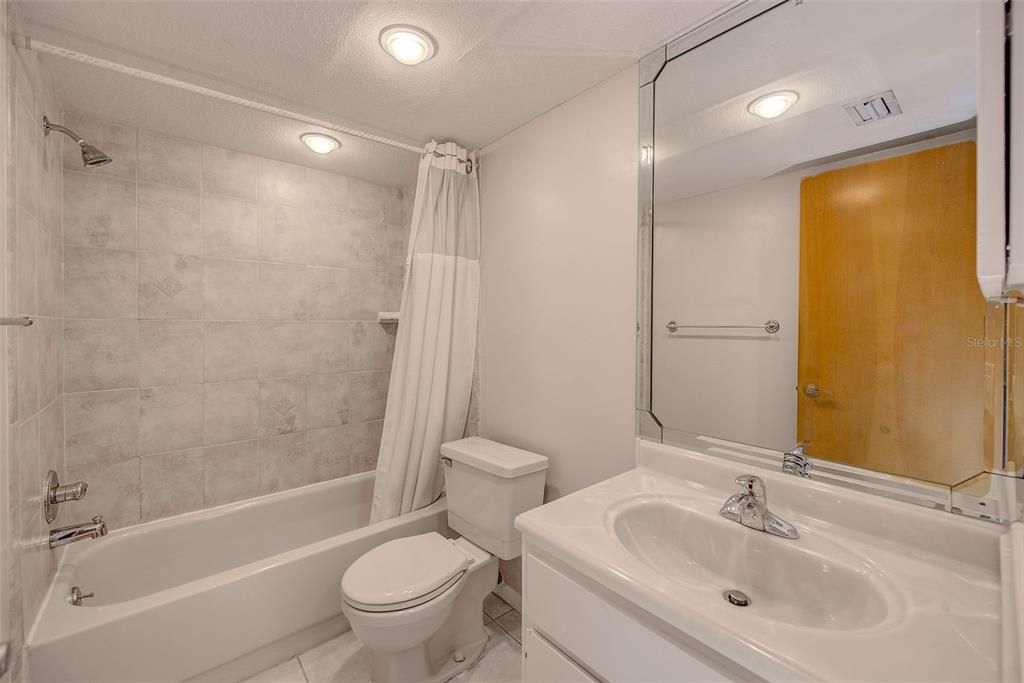 For Sale: $187,000 (2 beds, 2 baths, 1190 Square Feet)