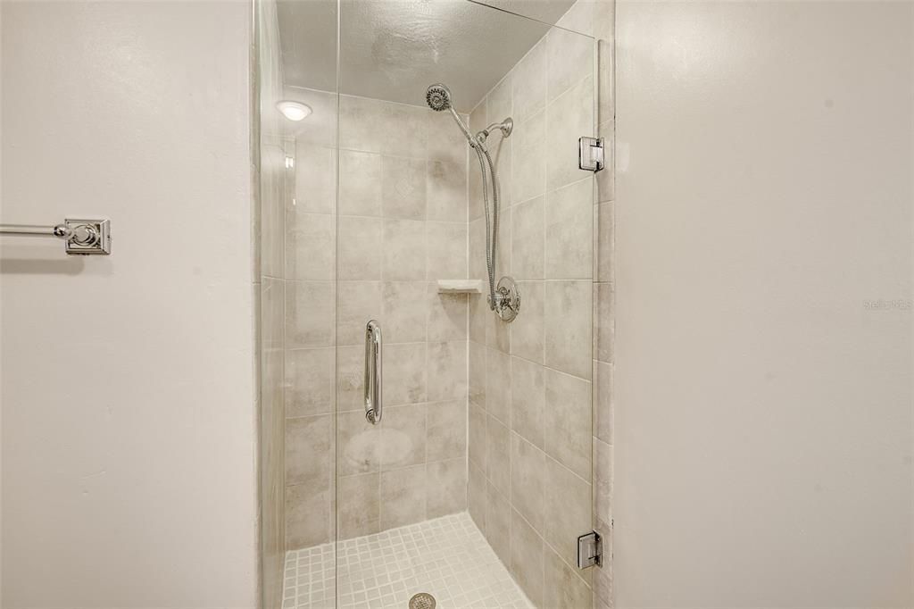 For Sale: $187,000 (2 beds, 2 baths, 1190 Square Feet)