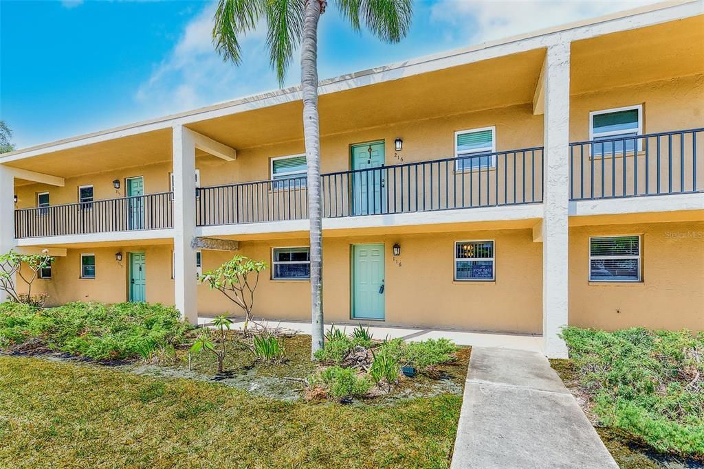 For Sale: $187,000 (2 beds, 2 baths, 1190 Square Feet)
