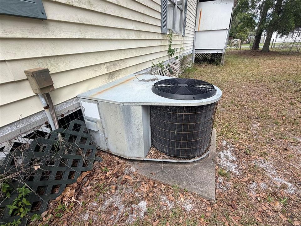For Sale: $157,000 (2 beds, 2 baths, 1152 Square Feet)