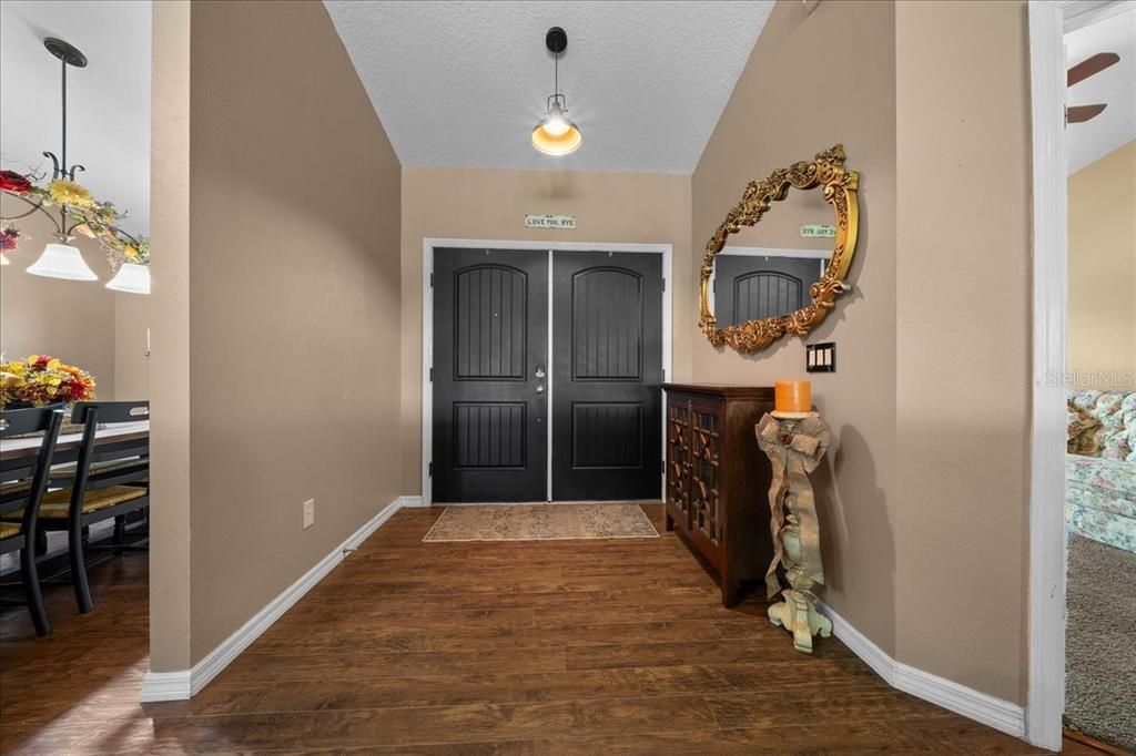 For Sale: $569,900 (3 beds, 2 baths, 2208 Square Feet)