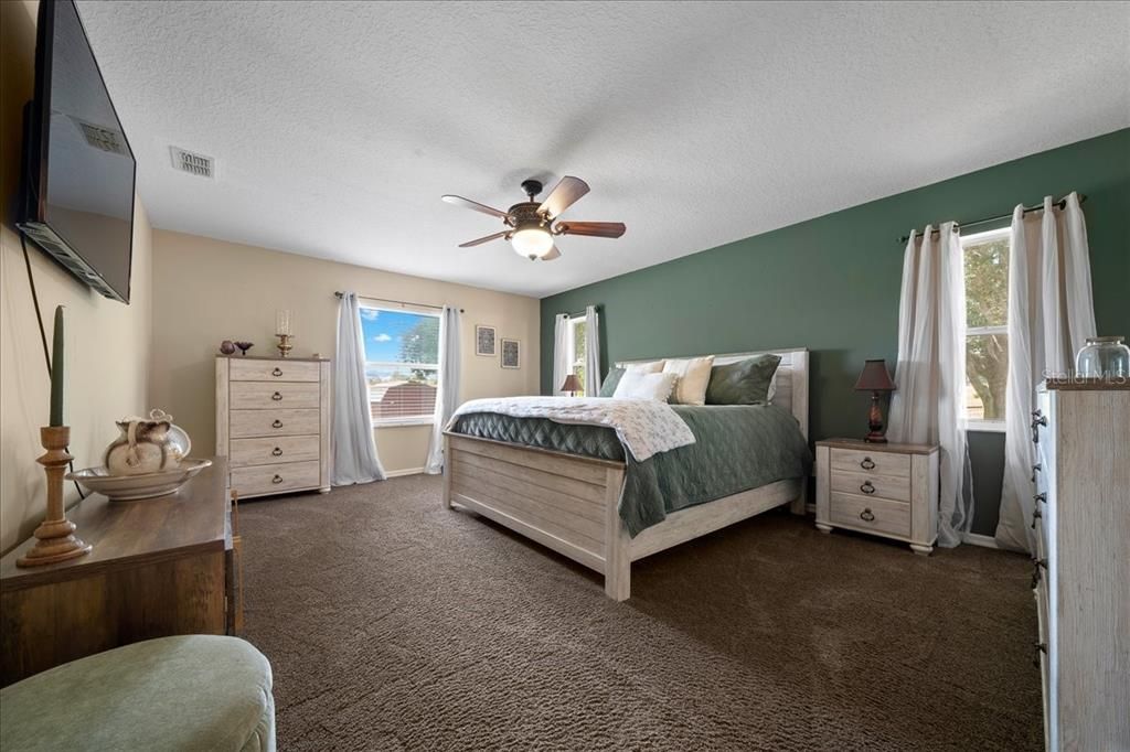 For Sale: $569,900 (3 beds, 2 baths, 2208 Square Feet)