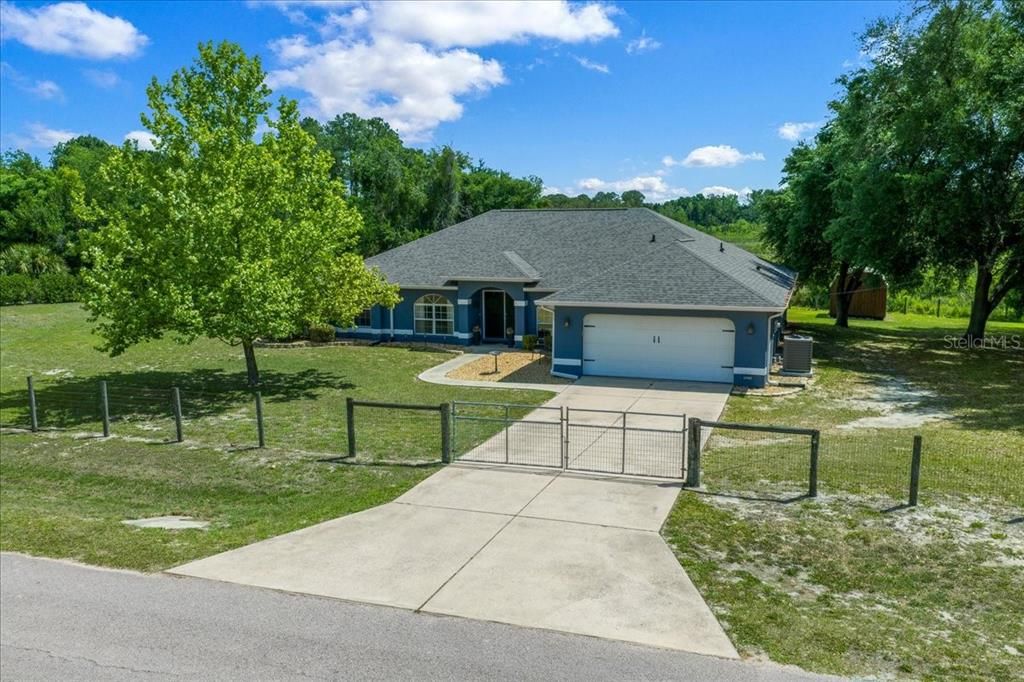 For Sale: $569,900 (3 beds, 2 baths, 2208 Square Feet)