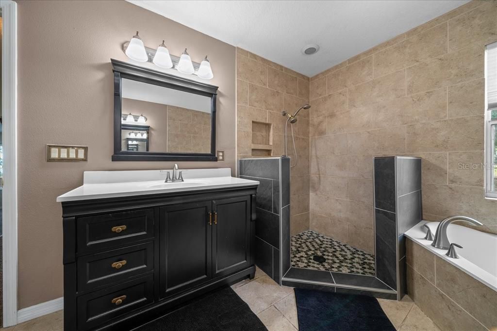 For Sale: $569,900 (3 beds, 2 baths, 2208 Square Feet)